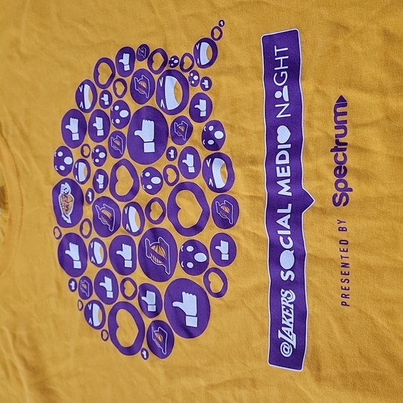 NWOT LAKERS Social Media Night Presented by Spectrum Tee - Picture 2 of 7